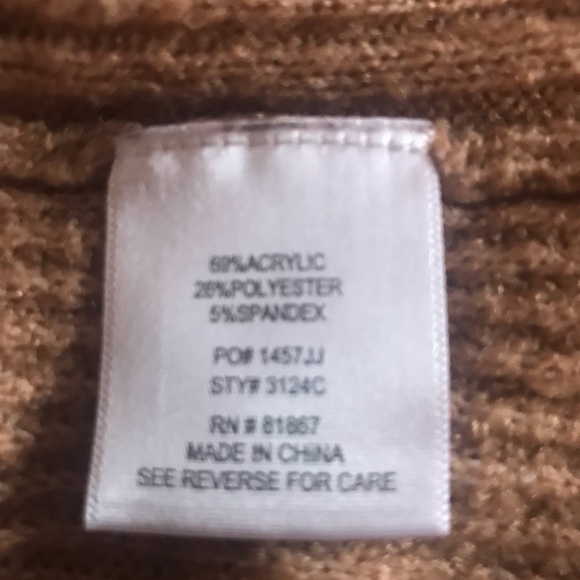 Olivia Sky Two Pocket Cable Knit Sweater size M - Picture 4 of 4